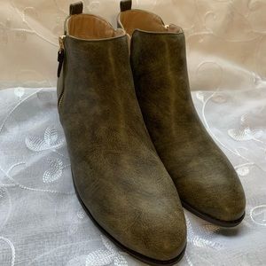 Womens Journee Collection Ellis Booties size 11